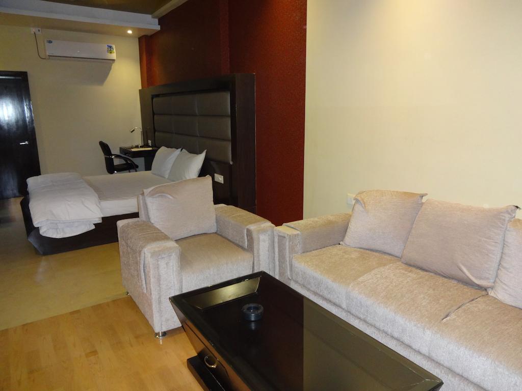 Hardik Resort オルチャ 部屋 写真
