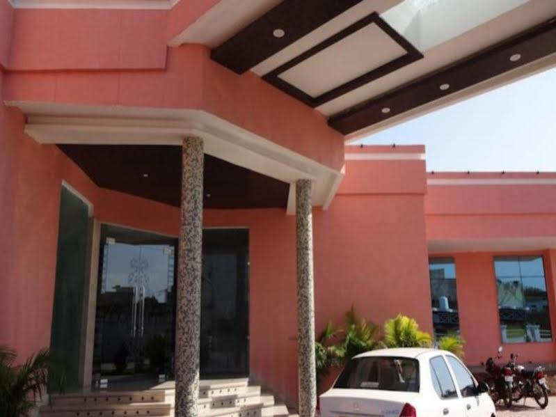 Hardik Resort オルチャ エクステリア 写真